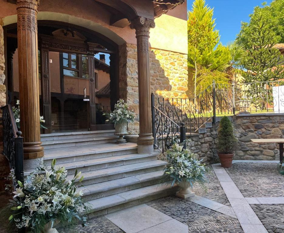 Palacio Del Conde De Rebolledo Villaviciosa de la Ribera Exterior foto